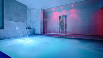 Kolam renang terbuka bermusim, payung kolam, kerusi lepak pantai