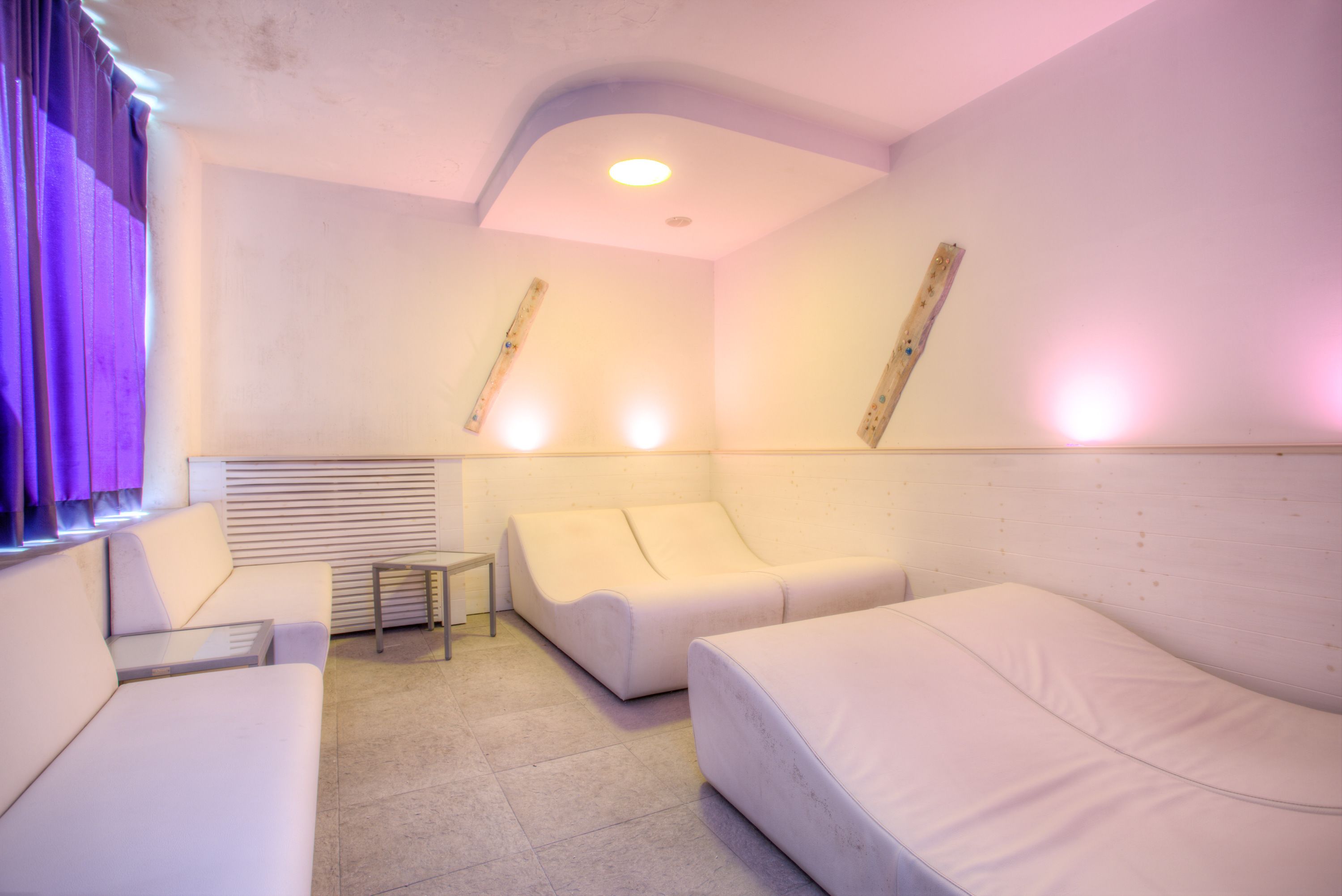 sauna, hot tub, steam room, turkish bath/hammam, aromatherapy