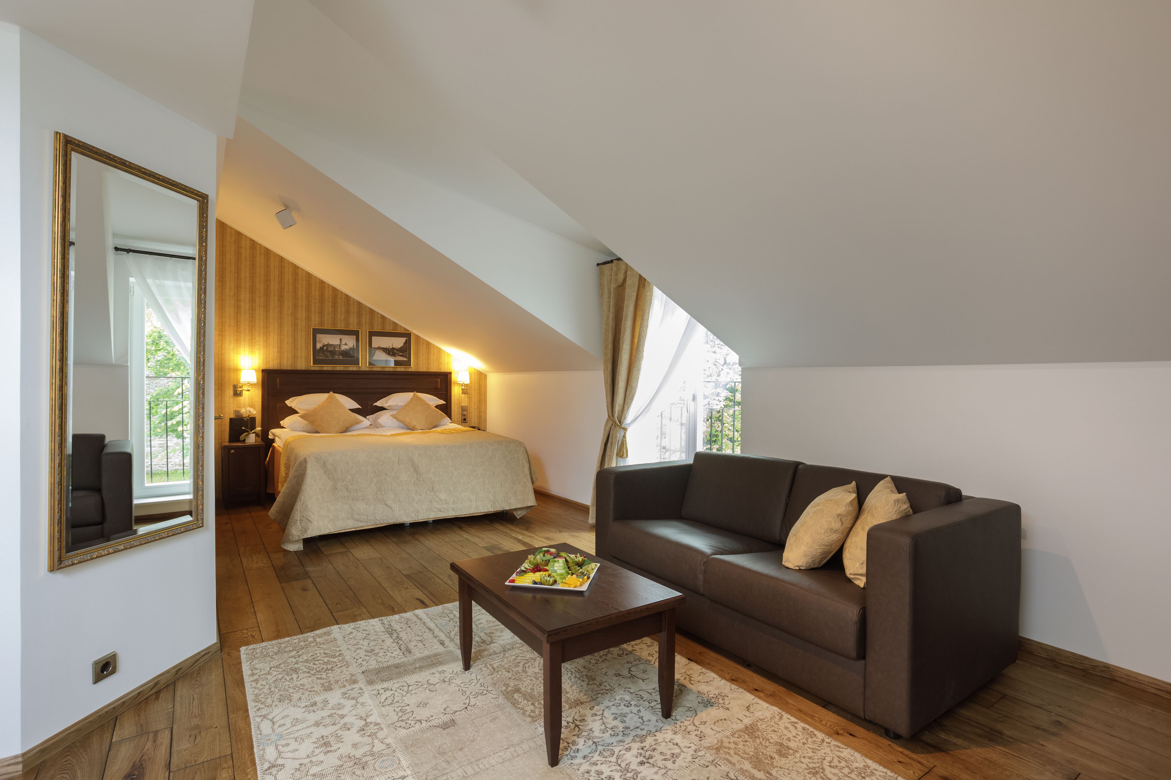 Zen Deluxe (Spa Bath) | Bộ đồ giường cao cấp, minibar, két bảo mật tại phòng, bàn 