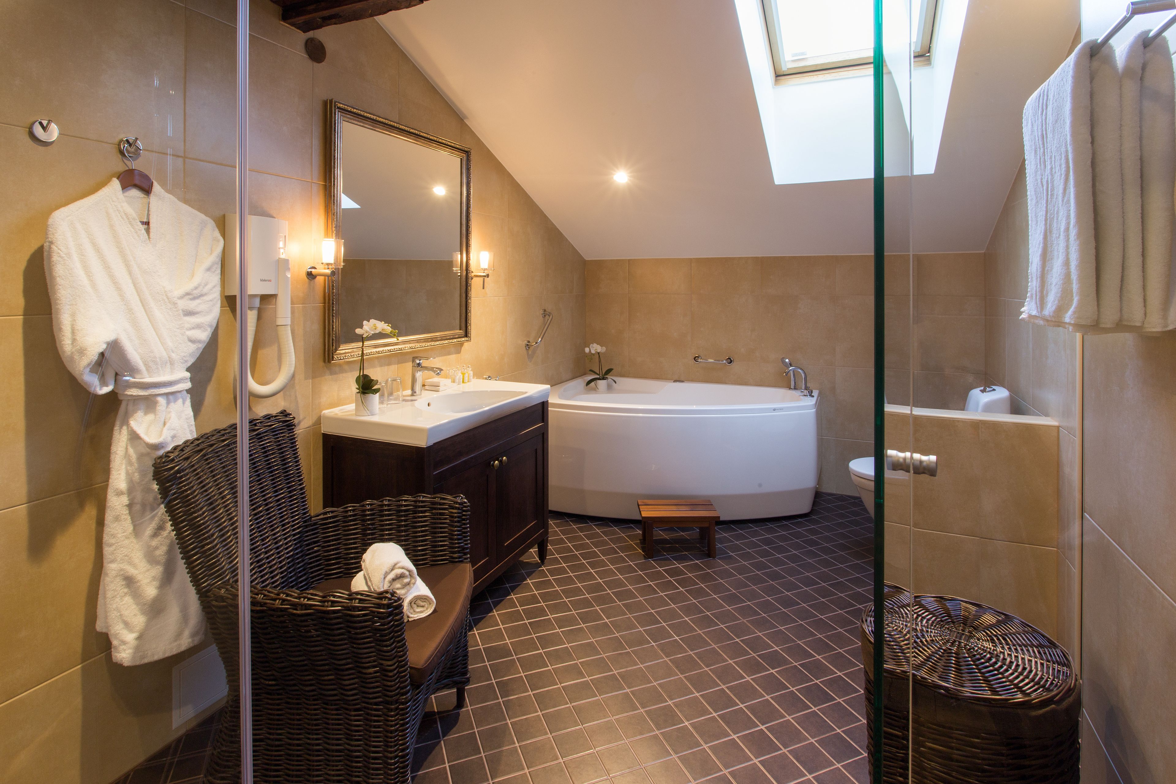 zen deluxe (spa bath) | bathroom | free toiletries, hair dryer, bathrobes, towels