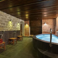 Indoor spa tub