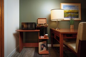 Työpöytä, silitysrauta/-lauta, ilmainen Wi-Fi, vuodevaatteet