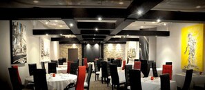 3 restaurantes; se sirven desayunos, comidas, cenas y brunch
