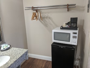 Quarto standard, 1 cama King | Escrivaninha, ferros/tábuas de passar roupa, Wi-Fi de cortesia