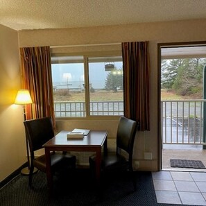 Standard Room, 1 King Bed | 1 bedroom, desk, iron/ironing board, free WiFi