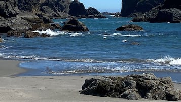 Una spiaggia nelle vicinanze