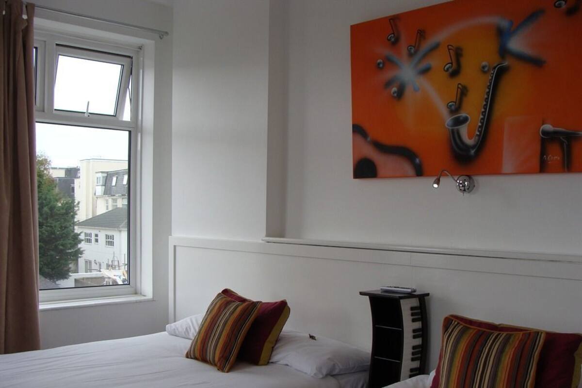 Free WiFi, bed sheets