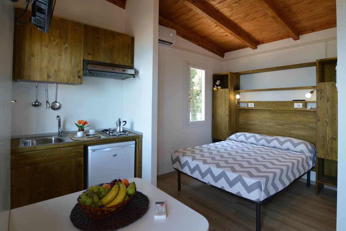 Panoramic Studio, 2 Bedrooms | Bed sheets