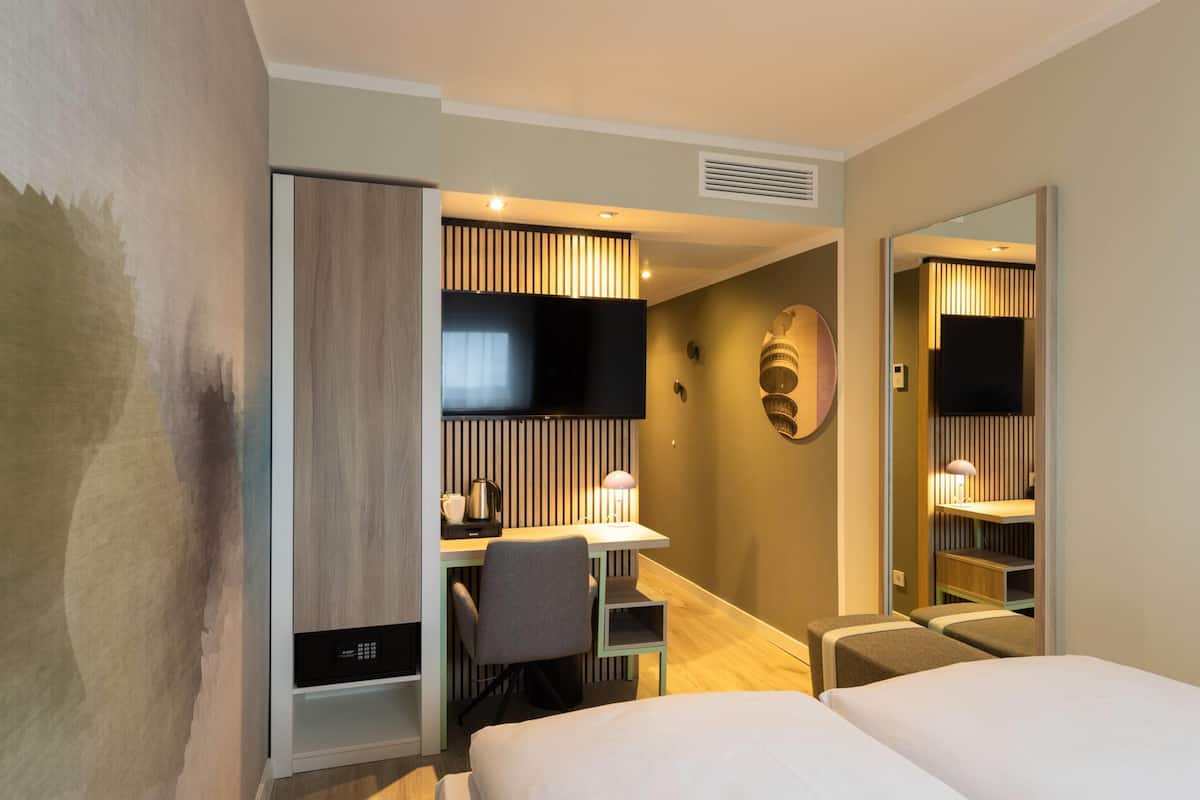 Premium bedding, Select Comfort beds, minibar, in-room safe