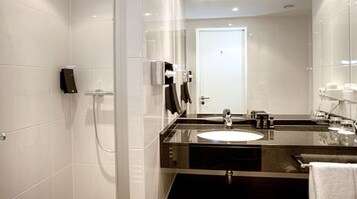 Dusche, Regendusche, kostenlose Toilettenartikel, Haartrockner
