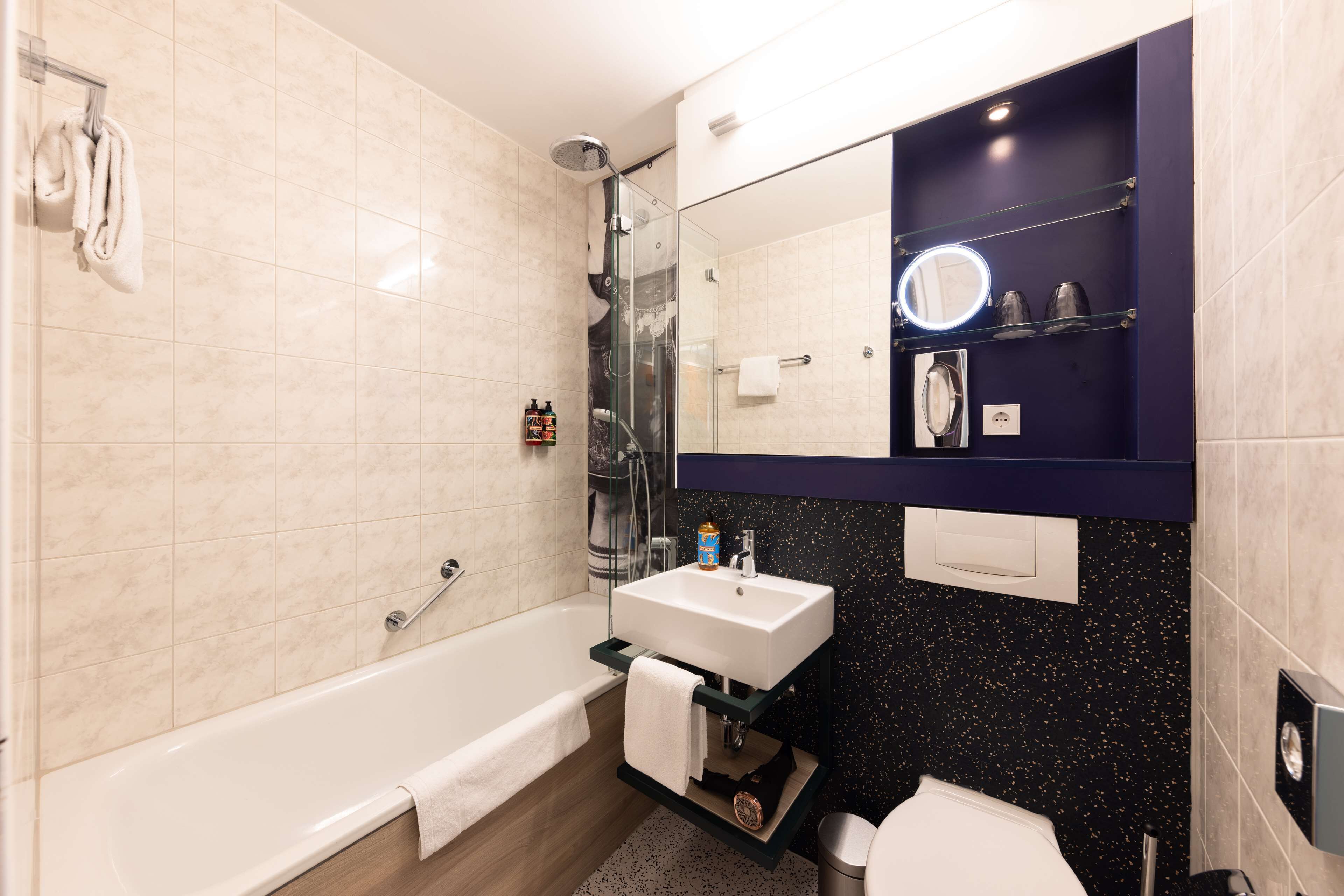 shower, rainfall showerhead, free toiletries, hair dryer