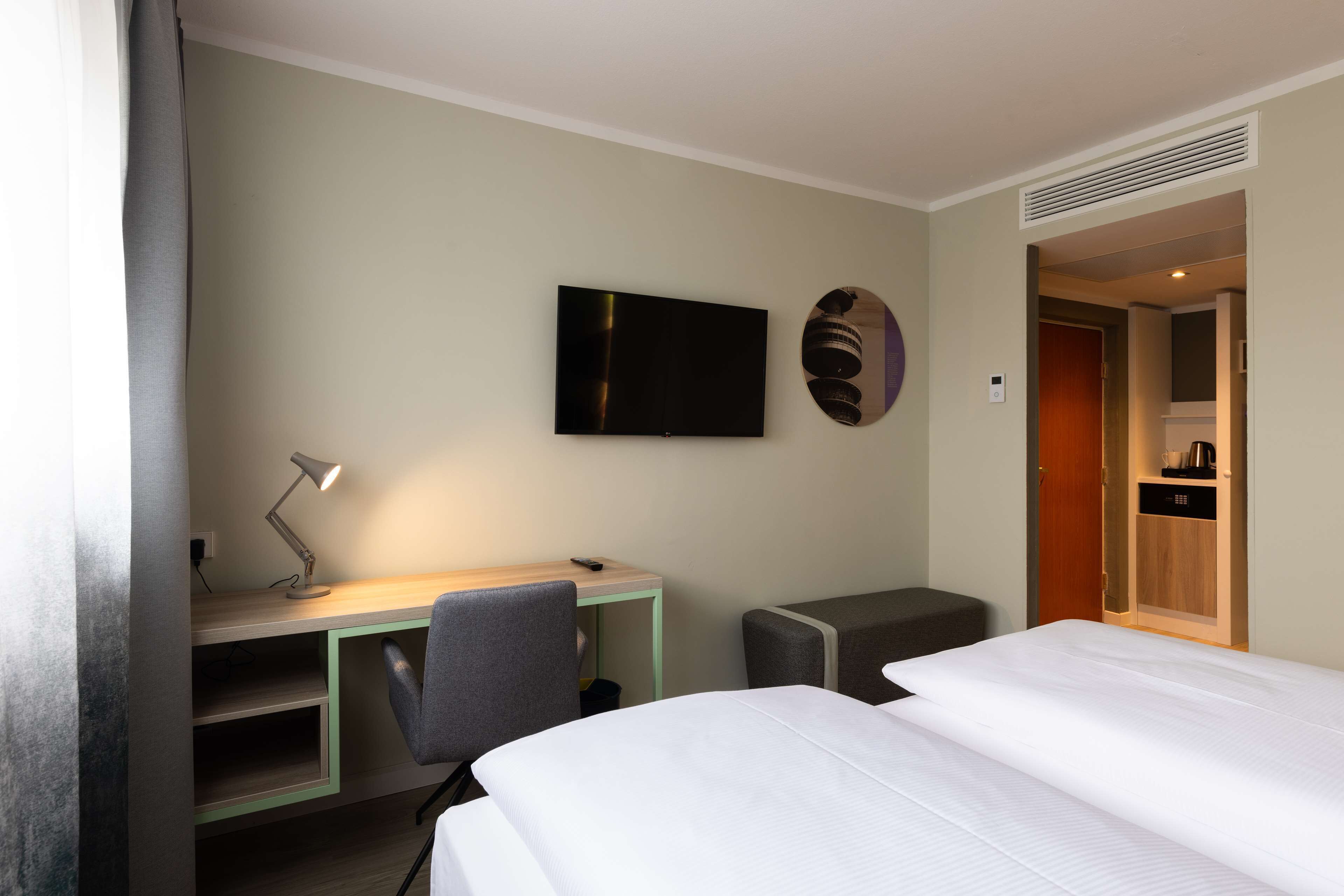 Ropa de cama de alta calidad, camas Select Comfort y minibar 