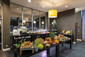 Desayuno buffet todos los días (con cargo)
