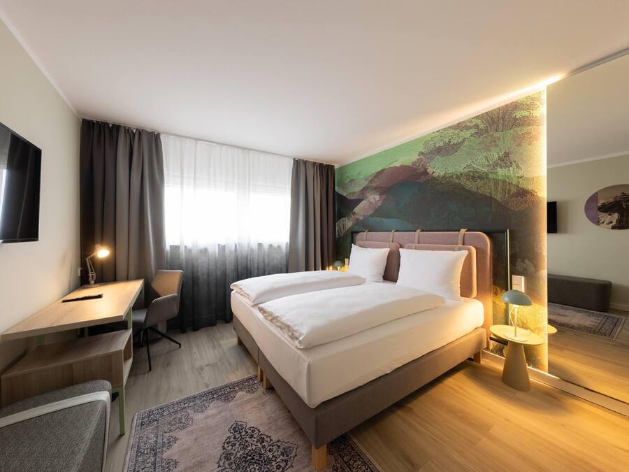 Standard Room, 1 Double Bed | Premium bedding, Select Comfort beds, minibar, in-room safe
