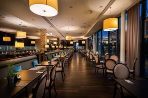 Breakfast, lunch and dinner served - The Rilano Hotel München (Munich)