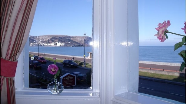 View from property - Britannia Guest House (Llandudno)