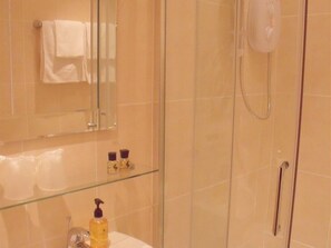 Double Room, Ensuite (Rear View) | Bathroom