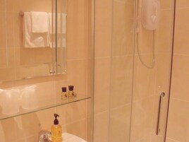 Double Room, Ensuite (Rear View) | Bathroom