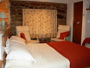 Chambre Double, salle de bains attenante