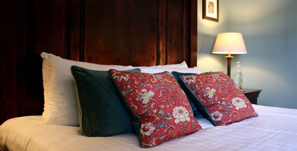 Iron/ironing board, rollaway beds, free WiFi, bed sheets - Churston Manor (Brixham)