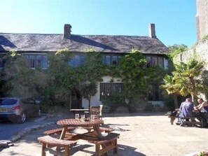 Courtyard - Churston Manor (Brixham)