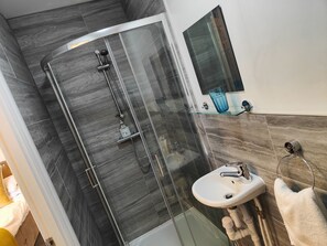 Economy Double Room, Ensuite (Clifton Lite Double) | Bathroom - Clifton Guest House (South Shields)