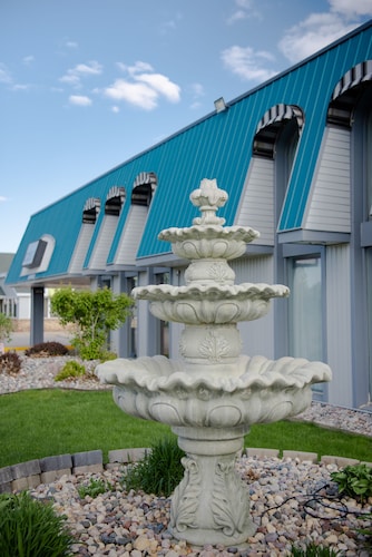 Spencer Inn and Suites