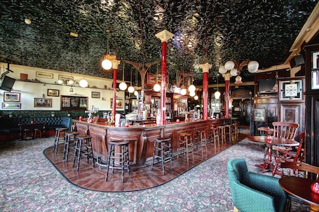 Bar (on property). Beaconsfield Hotel