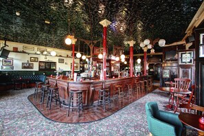Bar (on property) - Beaconsfield Hotel (London)