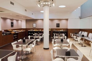 Dining - Dazzler by Wyndham Buenos Aires Maipu (Buenos Aires)