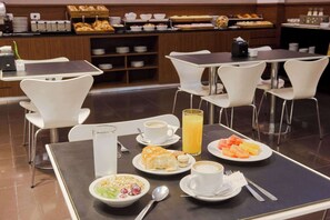 Dining - Dazzler by Wyndham Buenos Aires Maipu (Buenos Aires)