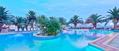 Outdoor pool, pool umbrellas, sun loungers