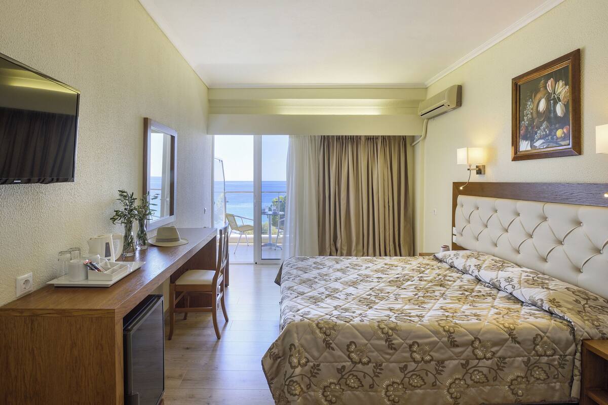 Superior kamer, 1 twee- of 2 eenpersoonsbedden, uitzicht op zee | Een kluis op de kamer, geluiddichte muren, gratis wifi, beddengoed