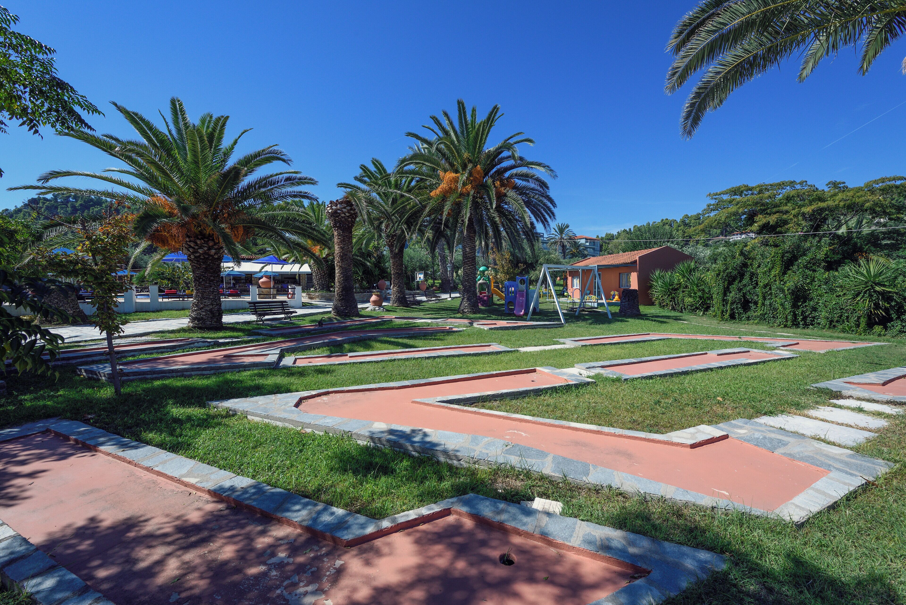 Mini-golf