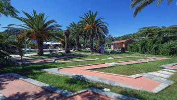 Mini-golf