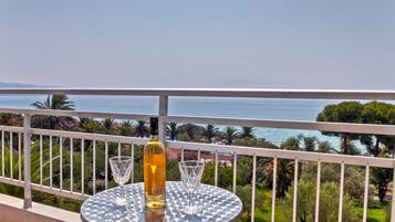 Camera Standard con letto matrimoniale o 2 letti singoli, vista mare | Una cassaforte in camera, insonorizzazione, Wi-Fi gratuito, lenzuola