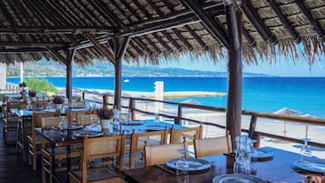 2 restaurants; breakfast, lunch, and dinner served