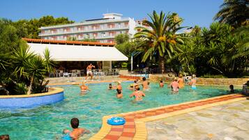 Outdoor pool, pool umbrellas, sun loungers