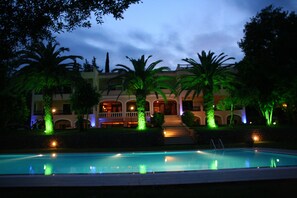 Outdoor pool, open 8:00 AM to 8:00 PM, pool umbrellas - Fiori Hotel (Corfu)