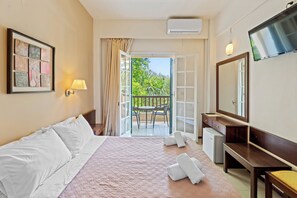 Standard Double Room | In-room safe, desk, blackout drapes, soundproofing - Fiori Hotel (Corfu)