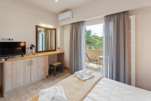 Superior Double or Twin Room | In-room safe, desk, blackout drapes, soundproofing - Fiori Hotel (Corfu)