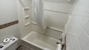 Basic Single Room, 1 Queen Bed | Bathroom
