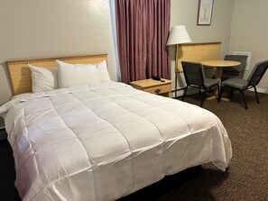 Basic Single Room, 1 Queen Bed - Oswego Inn (Oswego)