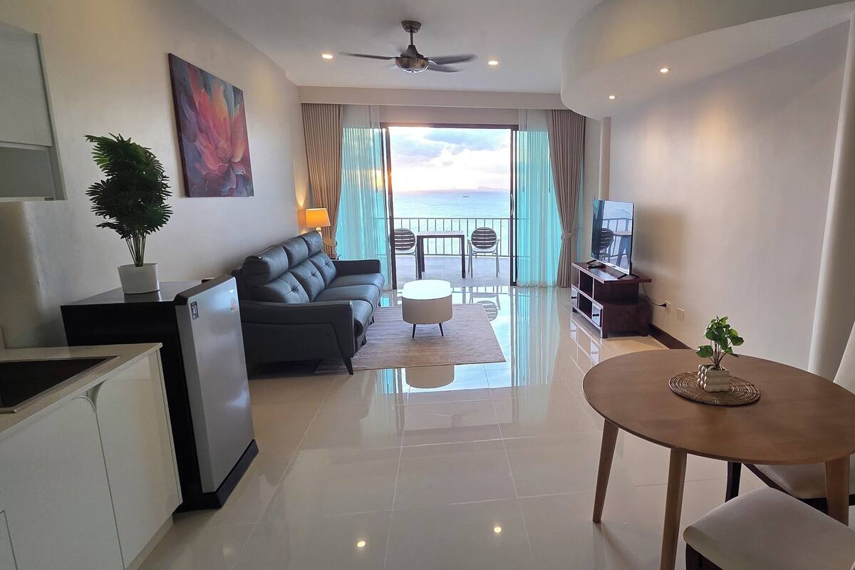 1 Bedroom Penthouse | Premium bedding, minibar, in-room safe, desk