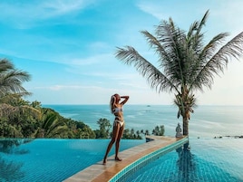 Outdoor pool, free cabanas, pool umbrellas