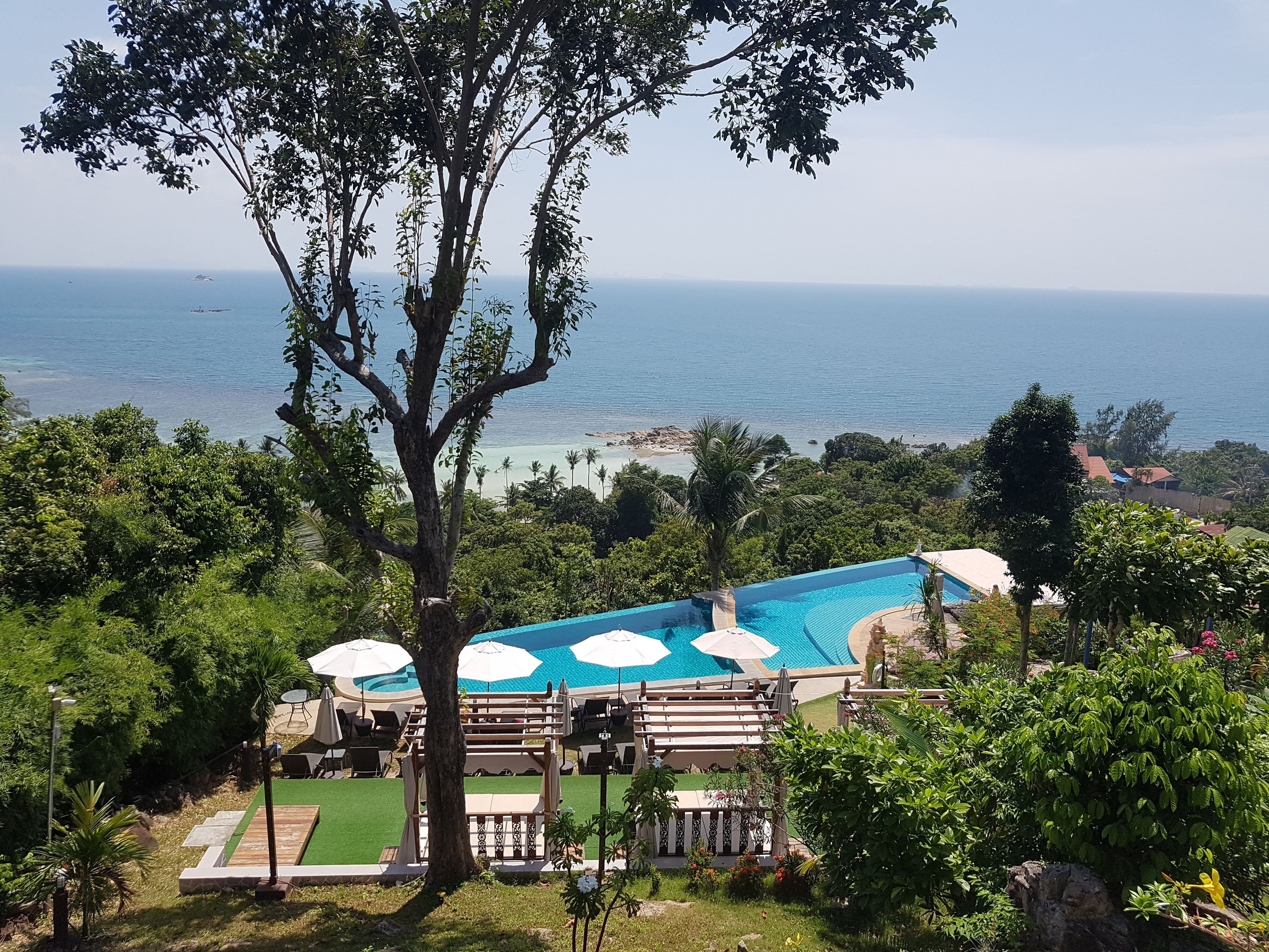 outdoor pool, free pool cabanas, pool umbrellas