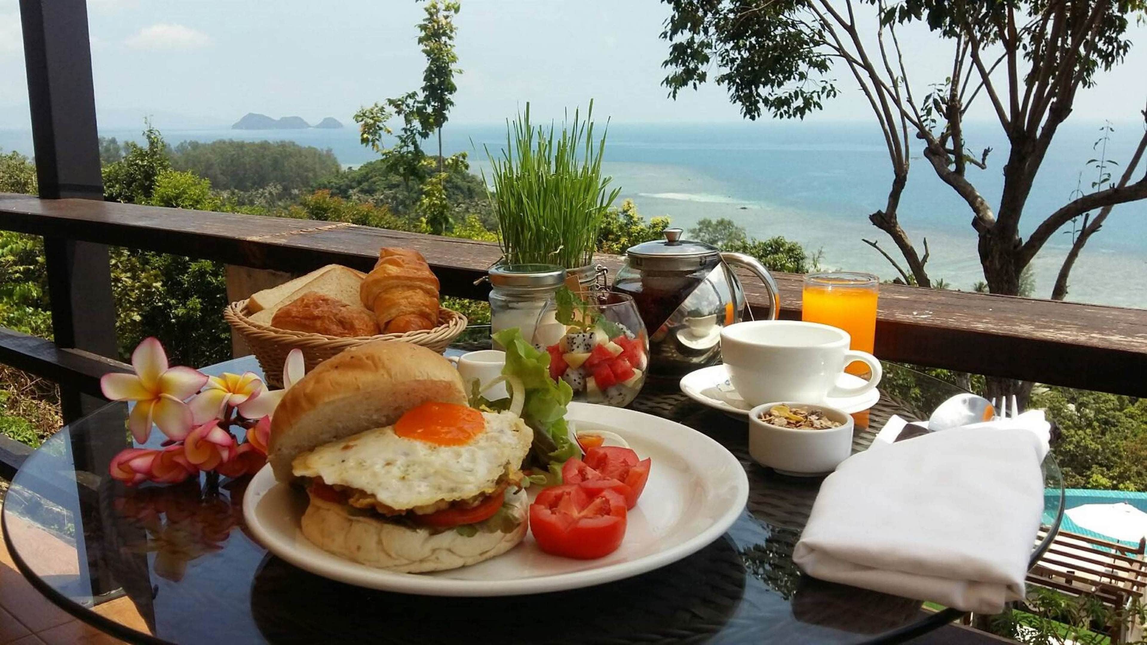 daily full breakfast (thb 350 per person)