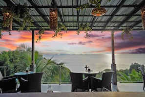 Breakfast, lunch, dinner served; pool views - Sunset Hill Boutique Resort (Ko Pha-ngan)