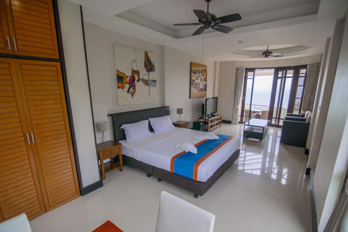 Sea View Studio with Private Rooftop | 2 camere, biancheria da letto di alta qualità, minibar