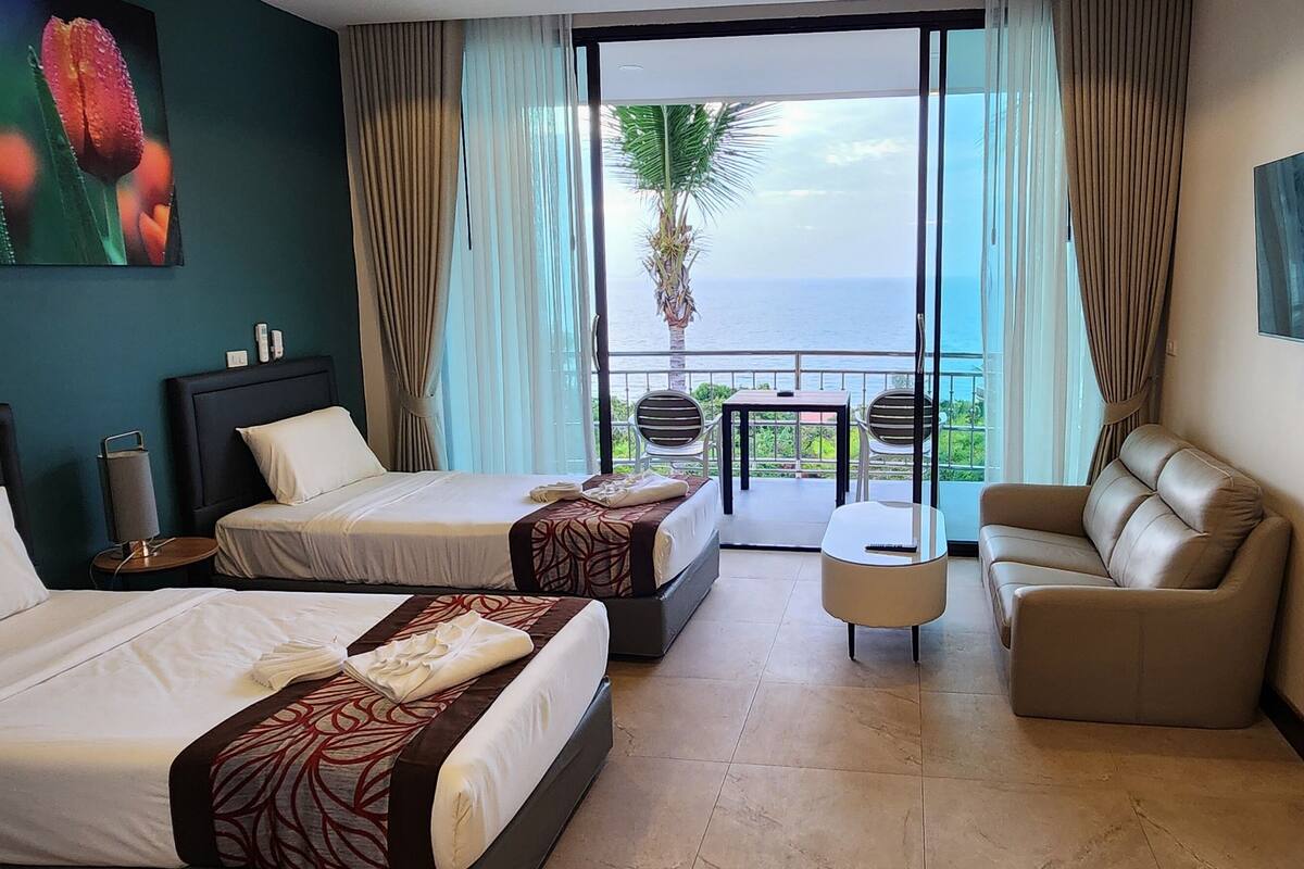 Deluxe with Sea View Balcony | Premium bedding, minibar, in-room safe, desk